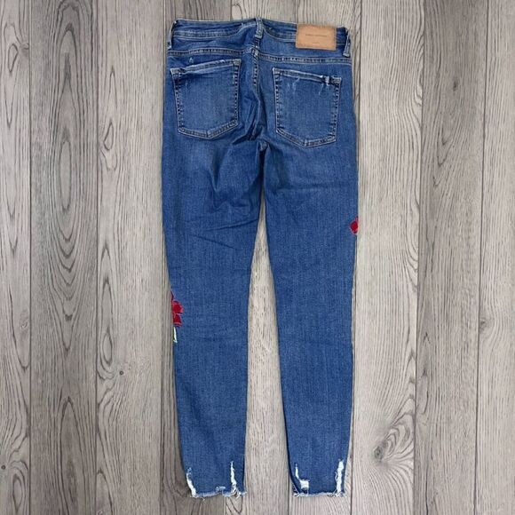 Zara Trafaluc Women Size 4 Embroidered Floral Skinny Leg Cotton Distressed Jeans - Picture 4 of 11